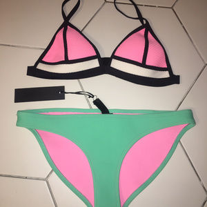 Triangl NWT Women's Bathing Suit / Bikini Size M